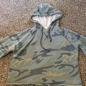 Forever 21 camouflage croped hoodie